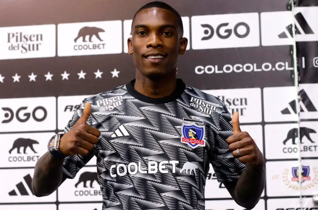 Fabián Castillo podría sumar sus primeros minutos con la camiseta de Colo-Colo.