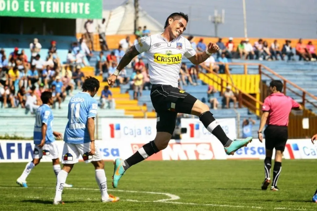 Jean Paul Pineda celebrando un gol con Colo-Colo.