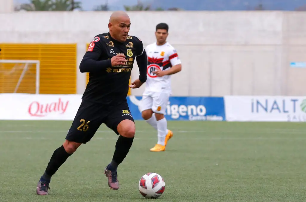 Humberto Suazo definió la fecha para su retiro del fútbol.