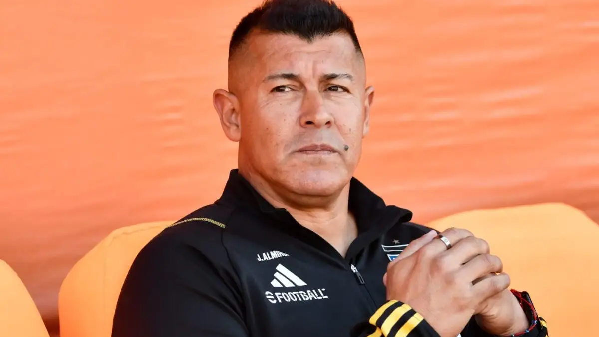 Jorge Almirón en el banco de Colo-Colo.
