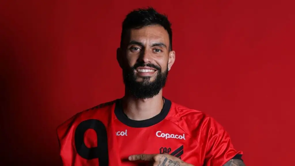 Gonzalo Mastriani sería el jugador apuntado por Almirón para reforzar la delantera de Colo-Colo.