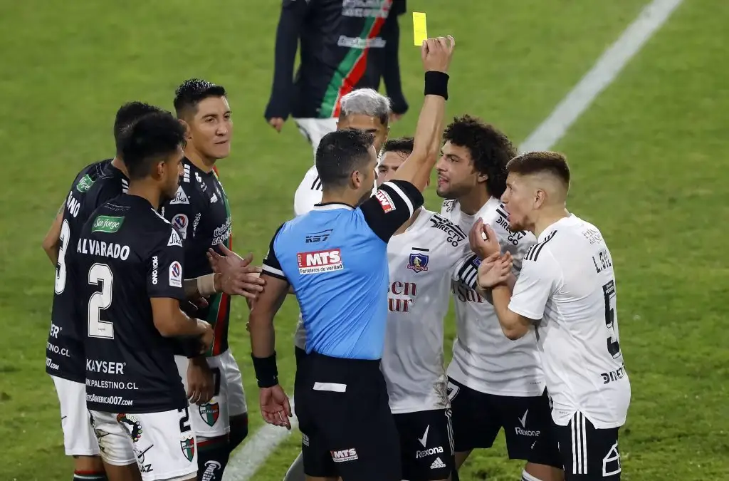 Fernando Véjar estuvo a cargo de un polémico arbitraje en la caída de Colo-Colo ante Palestino en el Estadio Monumental.