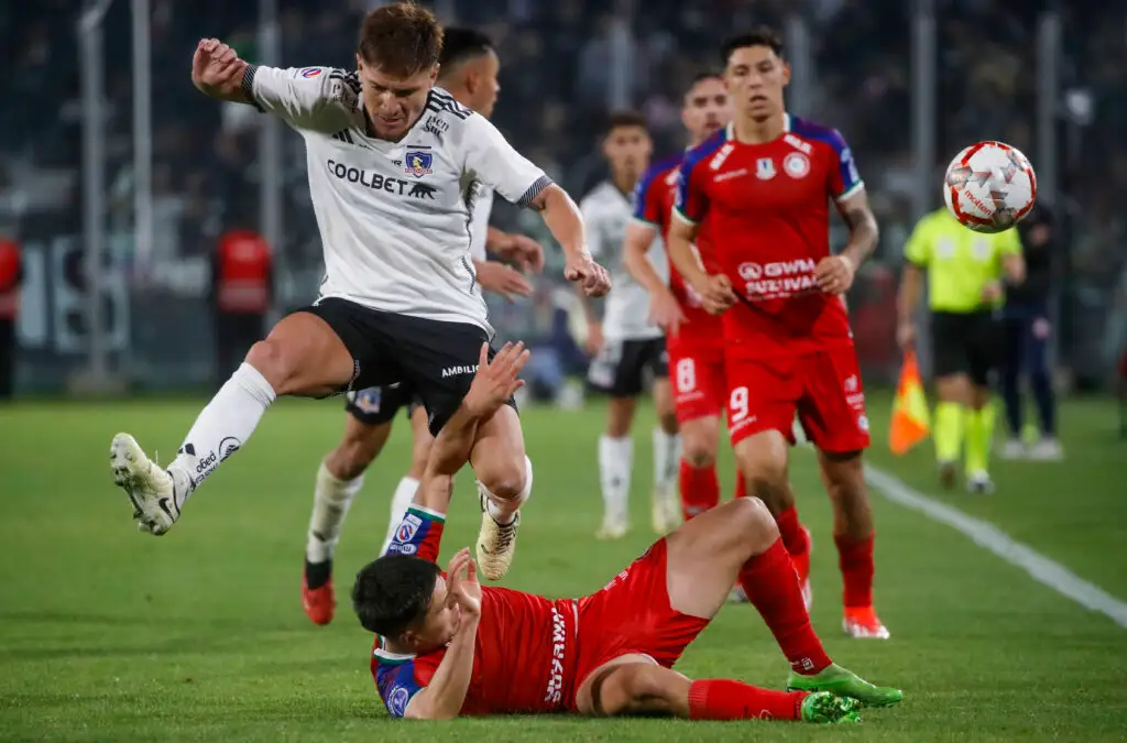 Colo-Colo deberá visitar a La Calera donde ambos equipos necesitan los puntos.