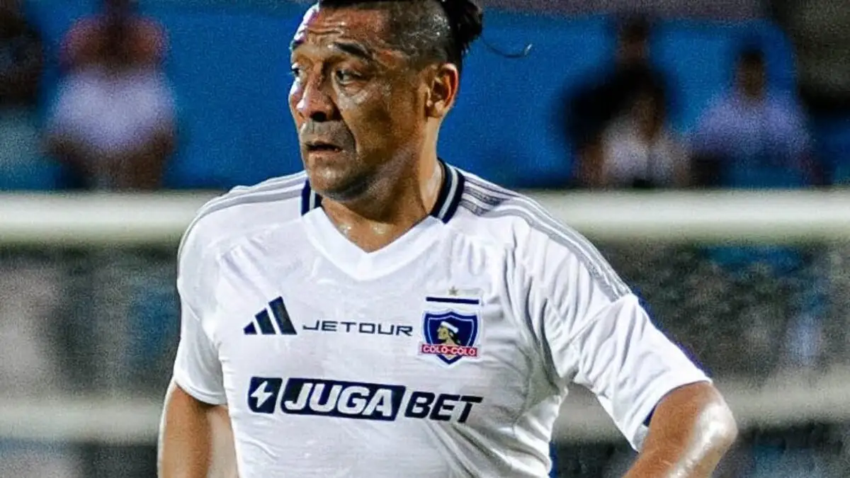 El otrora seleccionado nacional formó parte del equipo Centenario de Colo-Colo.