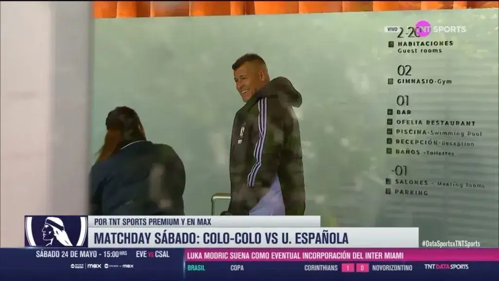TNT Sports captó la llegada de Jorge Almirón al hotel de concentración de Colo-Colo.
