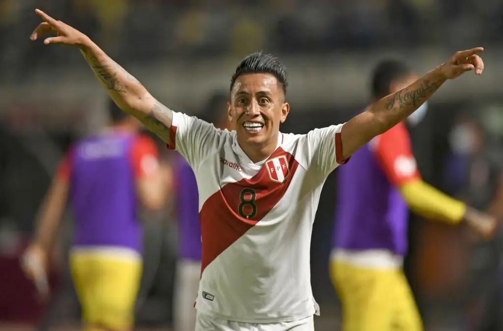 Christian Cueva defendiendo la camiseta de la selección de Perú