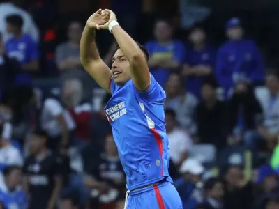 [VIDEO] Iván Morales se convirtió en el héroe de Cruz Azul tras anotar el único gol del triunfo cementero