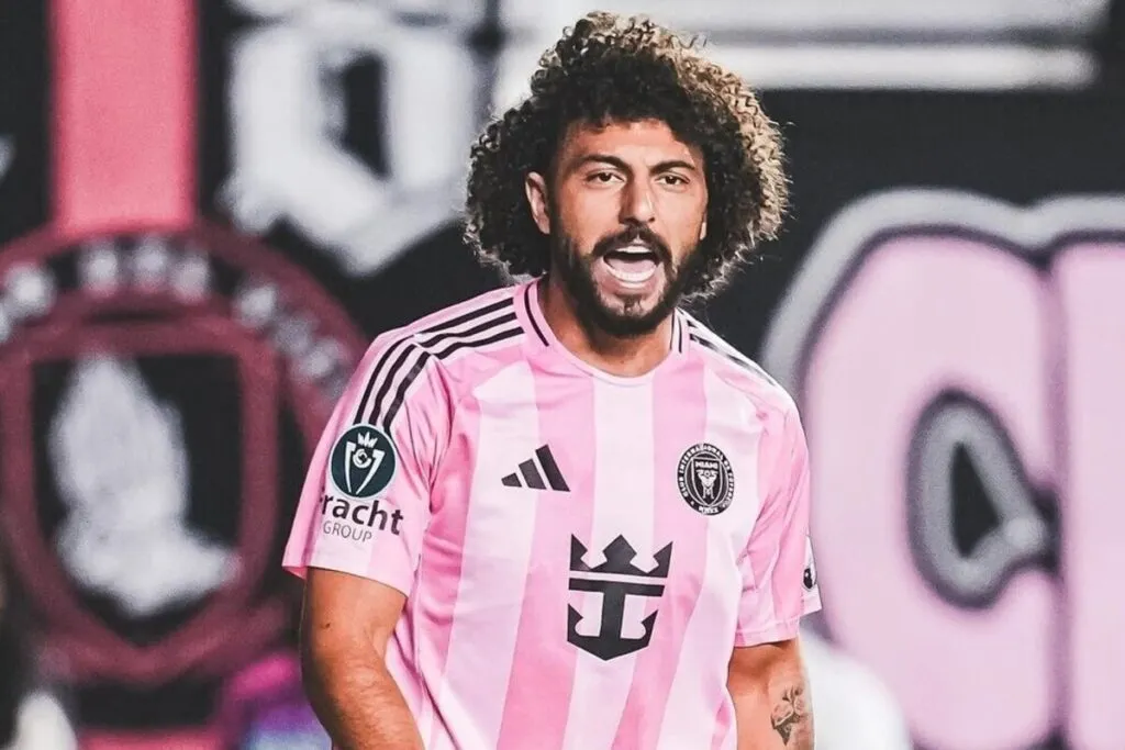 Primer plano de Maximiliano Falcón con la camiseta del Inter Miami.