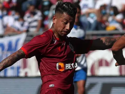 ¿Se queda o se va?: Leonardo Valencia ya decidió su futuro en Colo-Colo