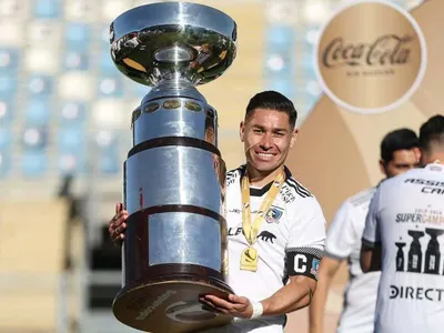 Va por un histórico: El récord que Óscar Opazo podría cumplir en Colo-Colo durante 2025