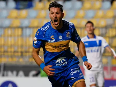 [VIDEO] El gol de Ramiro González que le dio el triunfo a Everton sobre Universidad Católica en Copa Chile