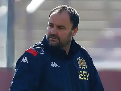 «El jugador que Chile necesita»: José Luis Sierra propone a futbolista de Colo-Colo como la pieza faltante de La Roja
