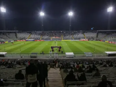 [VIDEO]: Hincha cae a un agujero en plena celebración durante el partido ante Cerro Porteño