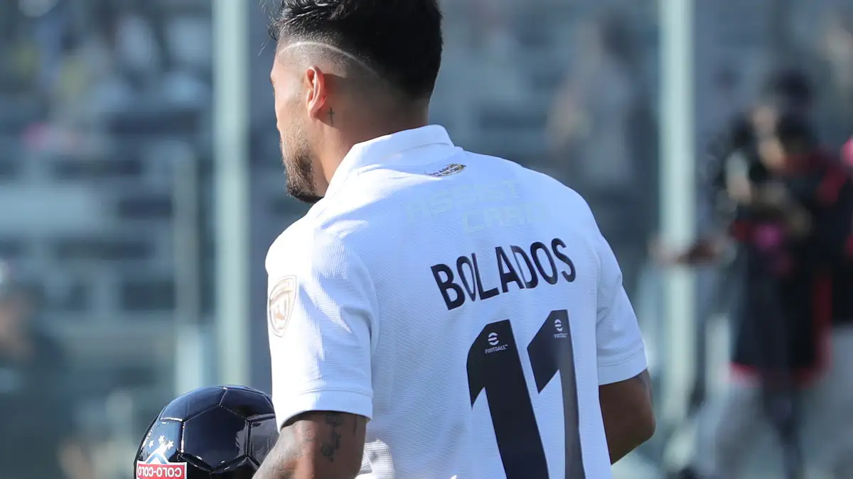 Marcos Bolados se retiró del Estadio Monumental cojeando, por lo que seguramente será baja para el sábado.