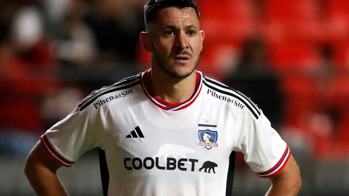 Ramiro González jugando el partido de Colo-Colo vs Unión la Calera