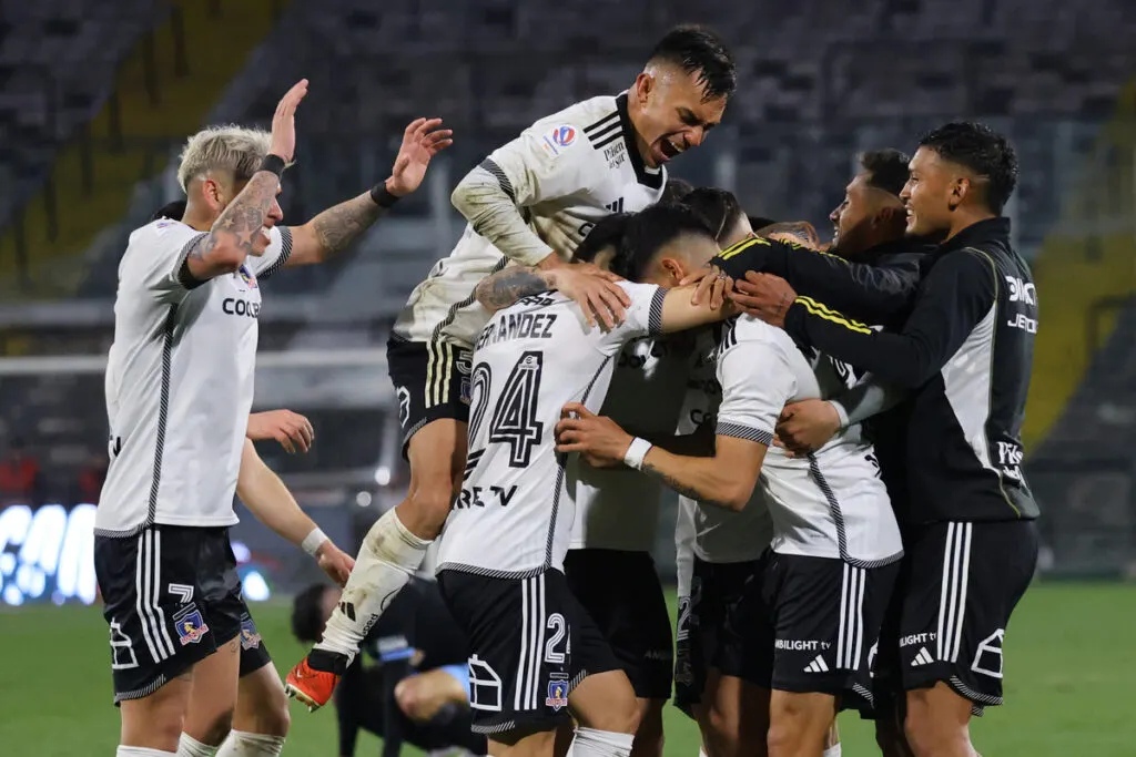 Jugadores de Colo-Colo celebrando el gol del triunfo sobre O'Higgins.