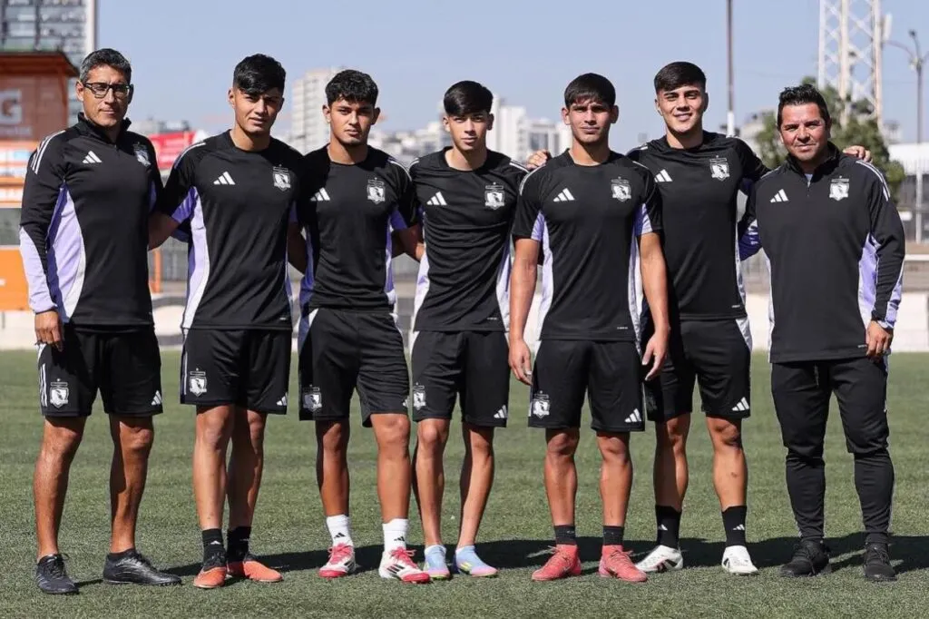 Jugadores del fútbol joven de Colo-Colo retornan al Estadio Monumental tras jugar el Sudamericano Sub-17 con la Selección Chilena. Bruno Torres.