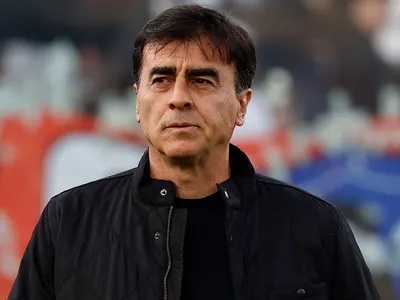 Con nombre y apellido: Borran a Gustavo Quinteros y mencionan a su reemplazante en Colo-Colo: «¿Por qué no?»