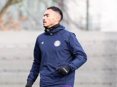 ¿Palo para Gabriel Suazo? DT del Toulouse advierte a sus propios refuerzos y el ex Colo-Colo se impacienta