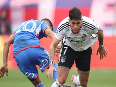 «Lo hace Falcón y son 5 años de cárcel»: Hinchas de Colo-Colo liquidan al árbitro tras no expulsar a Nery Domínguez por falta a Carlos Palacios