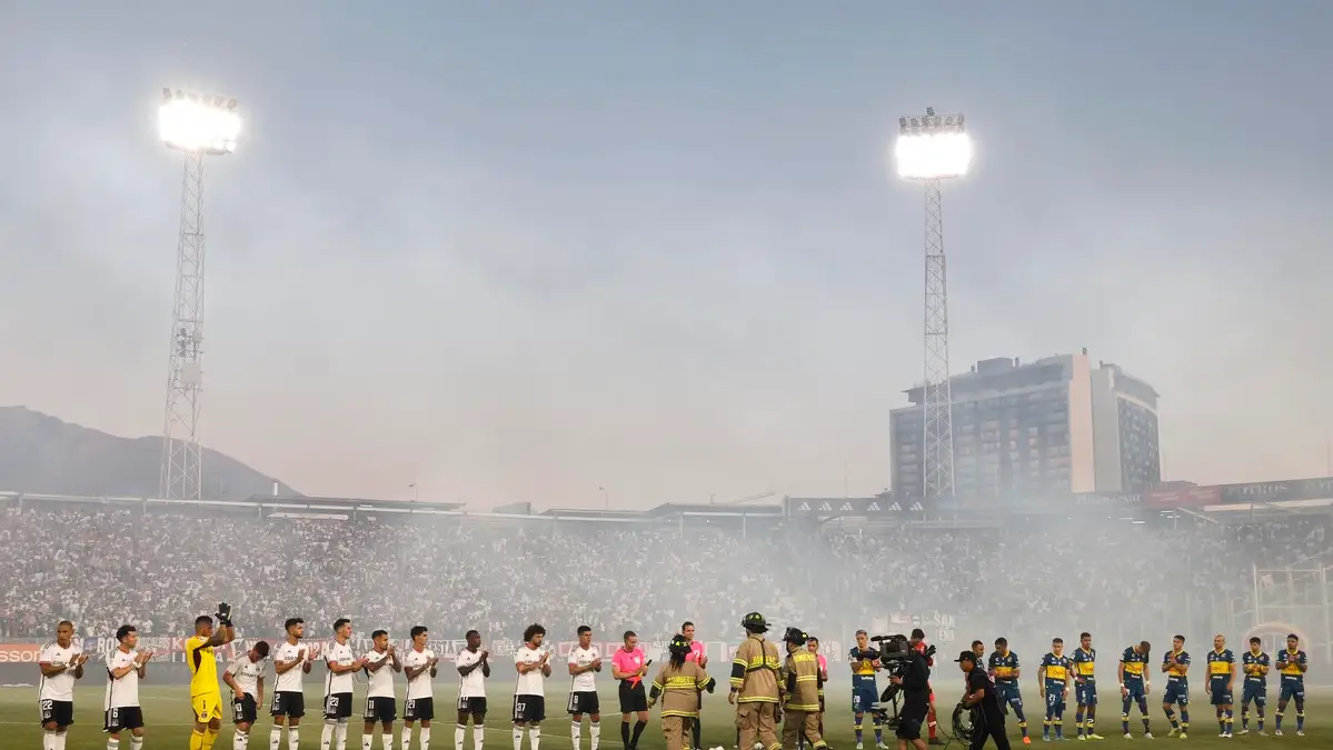 Futbol, Colo Colo vs Everton. Fecha 5, campeonato Nacional 2023. Se rinde homenaje al cuerpo de bomberos de Chile antes de el partido de primera division entre Colo Colo contra Everton disputado en el estadio Monumental en Santiago, Chile. 19/02/2023 Felipe Zanca/Photosport Football, Colo Colo vs Everton. 3nd turn, 2023 National Championship. Tribute is paid to the Chilean fire brigade before the first division match between Colo Colo against Everton played the Monumental stadium in Santiago, Chile. 19/02/2023 Felipe Zanca/Photosport