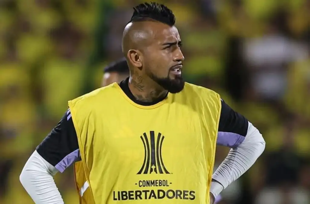 Arturo Vidal fue titular en el debut de Colo-Colo frente a Atlético Bucaramanga.