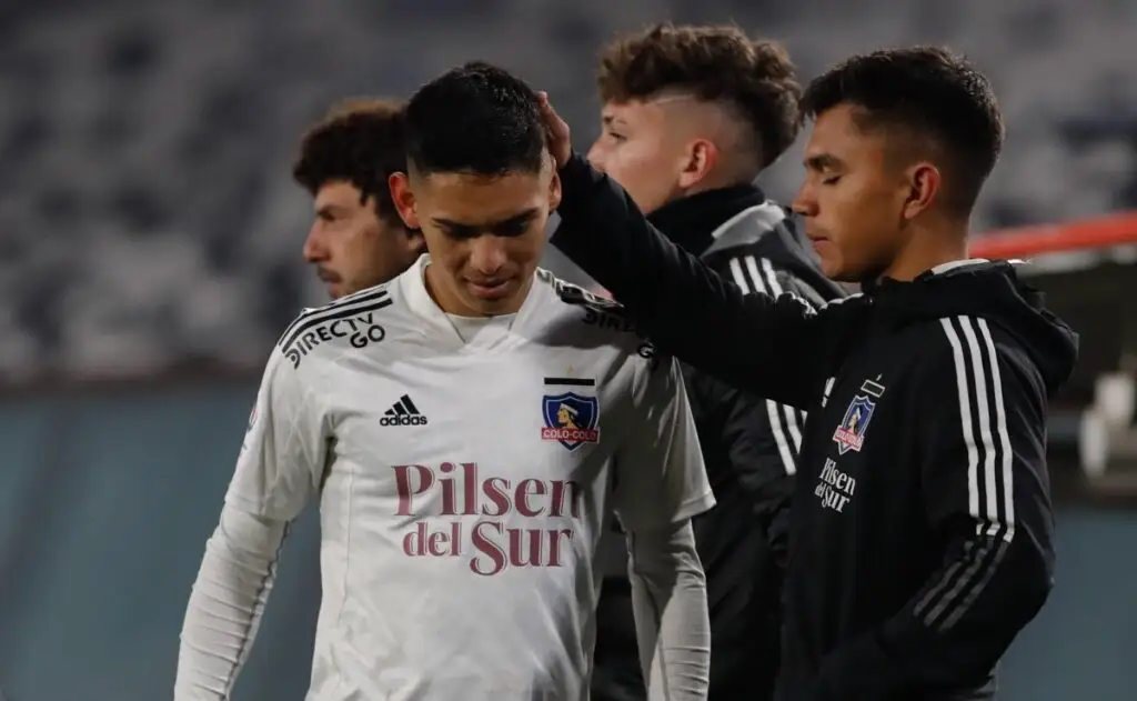 Joan Cruz no estaría contento con su poca participación en Colo-Colo y estaría analizando partir a la Segunda División de España.