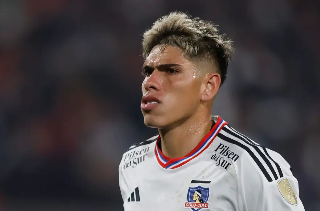Carlos Palacios es expulsado en el partido frente a Boca Juniors por Copa Libertadores.