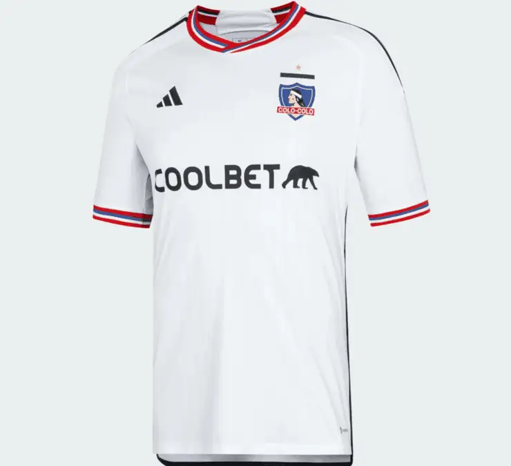 Nueva camiseta de Colo-Colo para la temporada 2023.