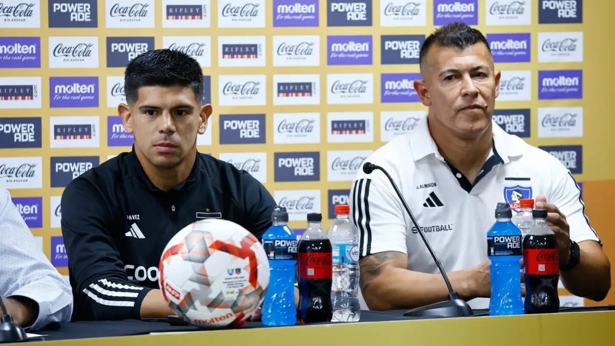 Jorge Almirón conversó con Esteban Pavez para explicar su salida de la formación titular.