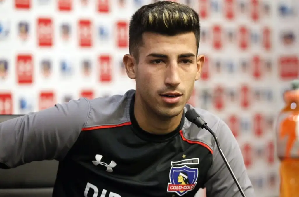 Jorge Araya se formó en Colo-Colo y debutó el año 2014 en el fútbol profesional.