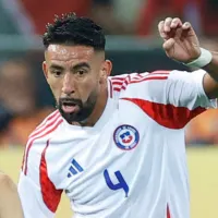 Habría acuerdo: La razón que retrasa el fichaje de Mauricio Isla por Colo-Colo