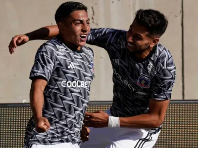 Locura total: Así reaccionaron los hinchas de Colo-Colo tras el partidazo de Jordhy Thompson ante Copiapó