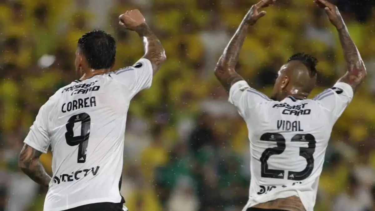 Arturo Vidal y Javier Correa.