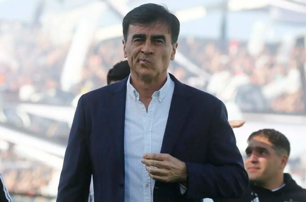 Gustavo Quinteros espera por sus últimos dos refuerzos de cara a la temporada 2023.