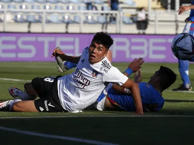 Canterano albo y promesa de Colo-Colo firmó su primer contrato profesional