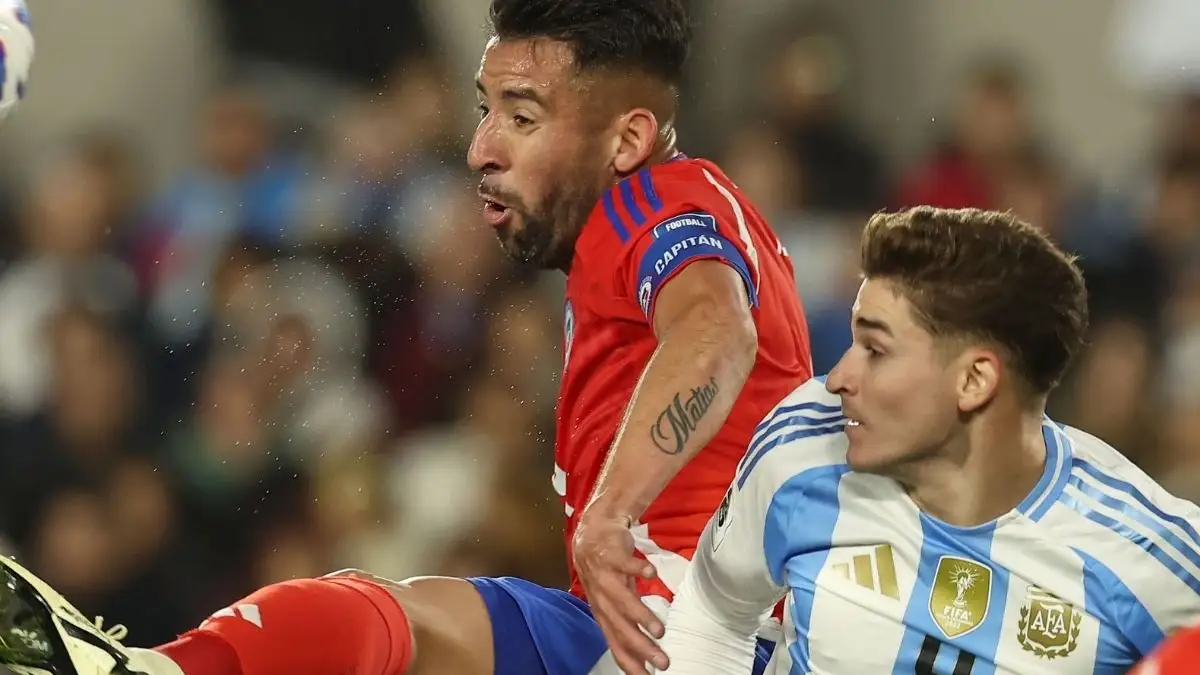 Mauricio Isla se convirtió en el nuevo capitán de La Roja.