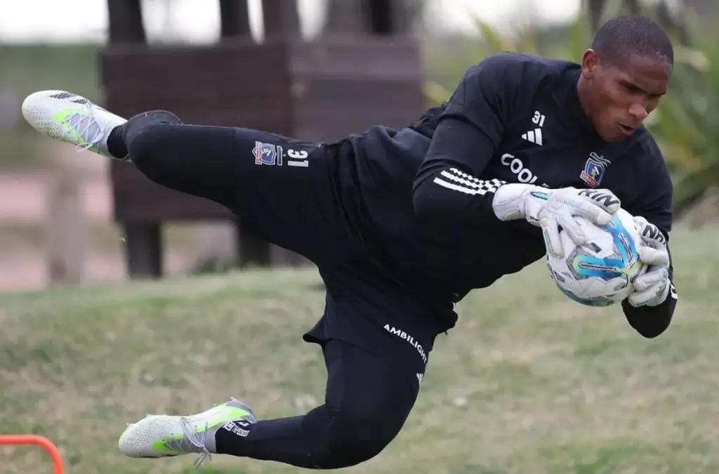 Omar Carabalí entrenando en Uruguay.