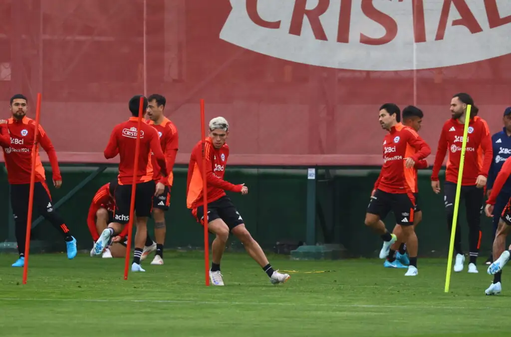 La Roja visitará a Argentina este jueves.
