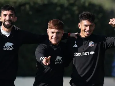 ¿Cambios en la defensa? Las variantes que probó Colo-Colo en su formación para enfrentar a Santa Cruz