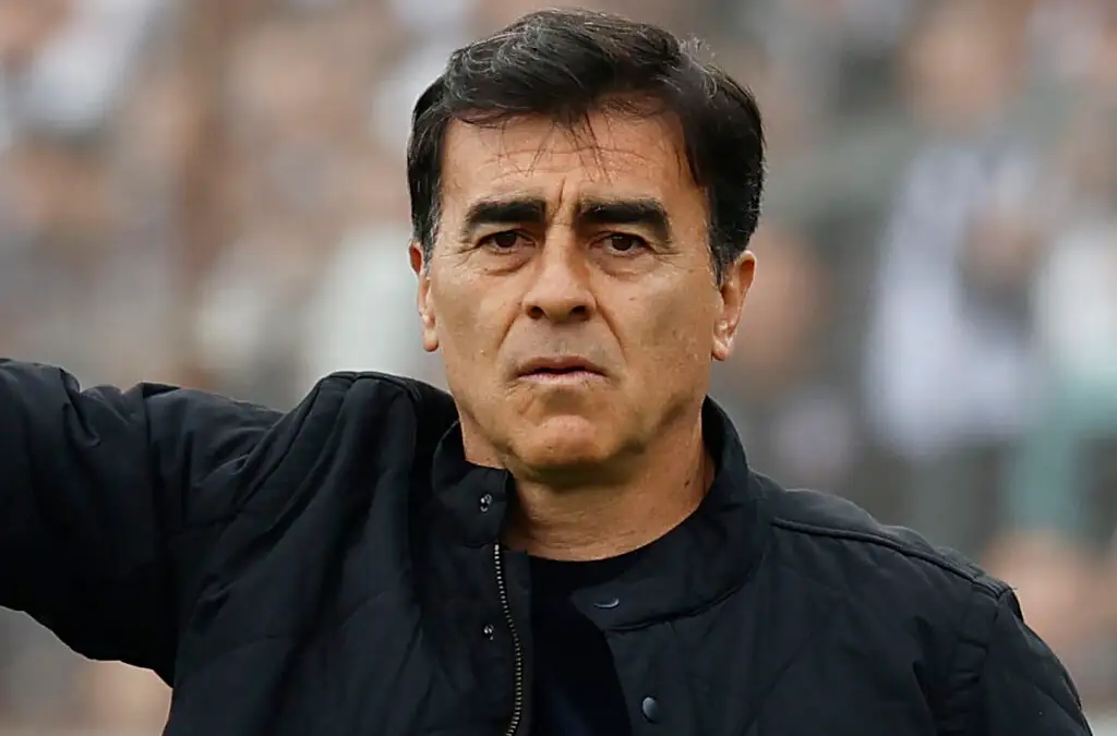 Gustavo Quinteros podría partir a La Roja.