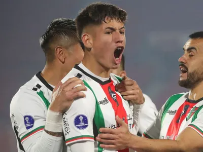 ¿No sale? La medida que tomó Palestino con Iván Román tras el interés de Colo-Colo