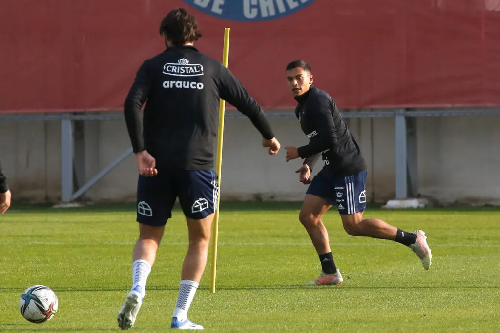 Nayel Mehssatou entrenado con la Selección Chilena en Juan Pinto Durán.