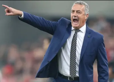 Gustavo Alfaro suena con fuerza como técnico de Colo-Colo