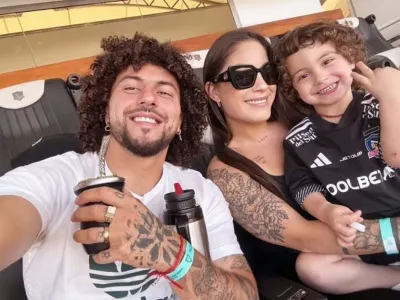 [VIDEO] Como dos hinchas más: Domingo y Maximiliano Falcón sorprenden cantando el himno de Colo-Colo