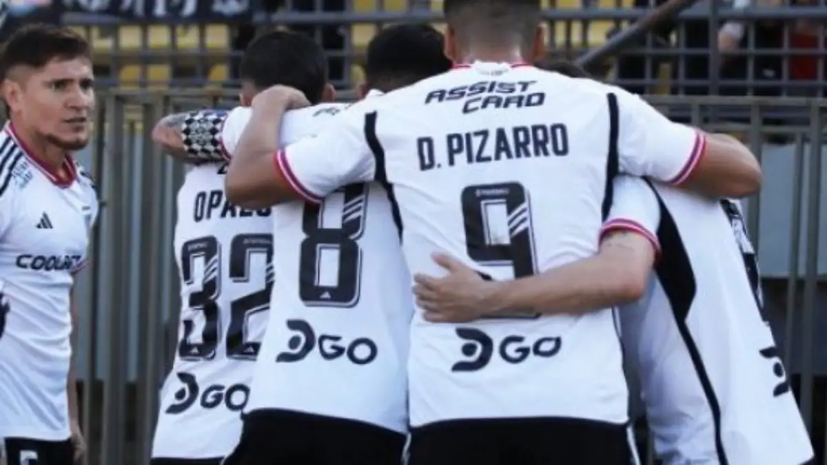 Plantel de Colo-Colo celebrando un gol en el Estadio Sausalito de Viña del Mar.