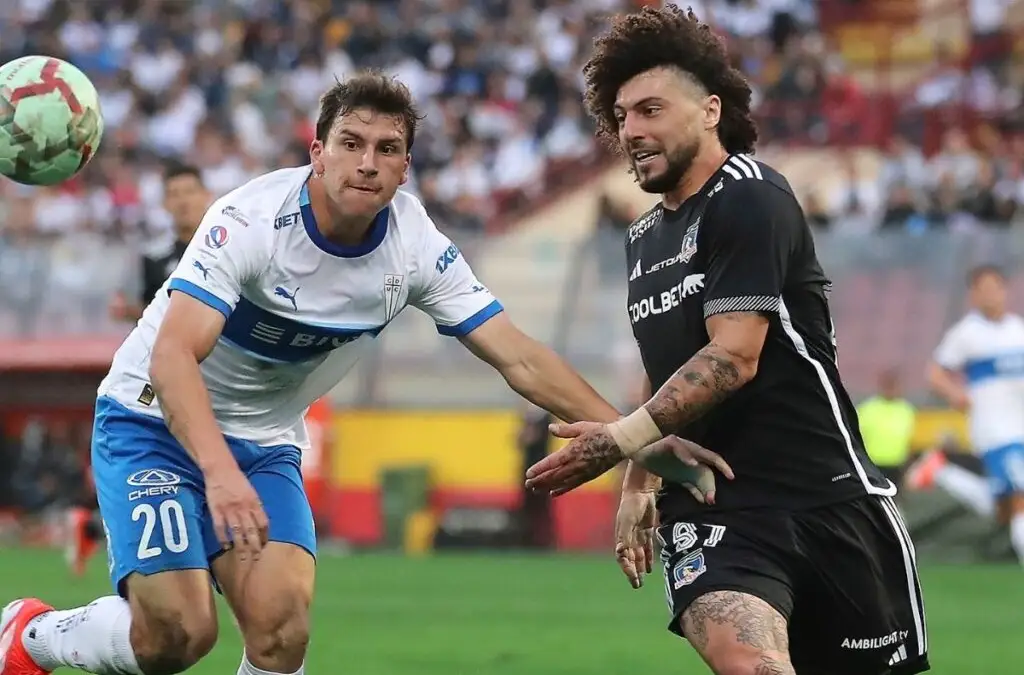 Colo-Colo recibirá a la UC en el Estadio Monumental.