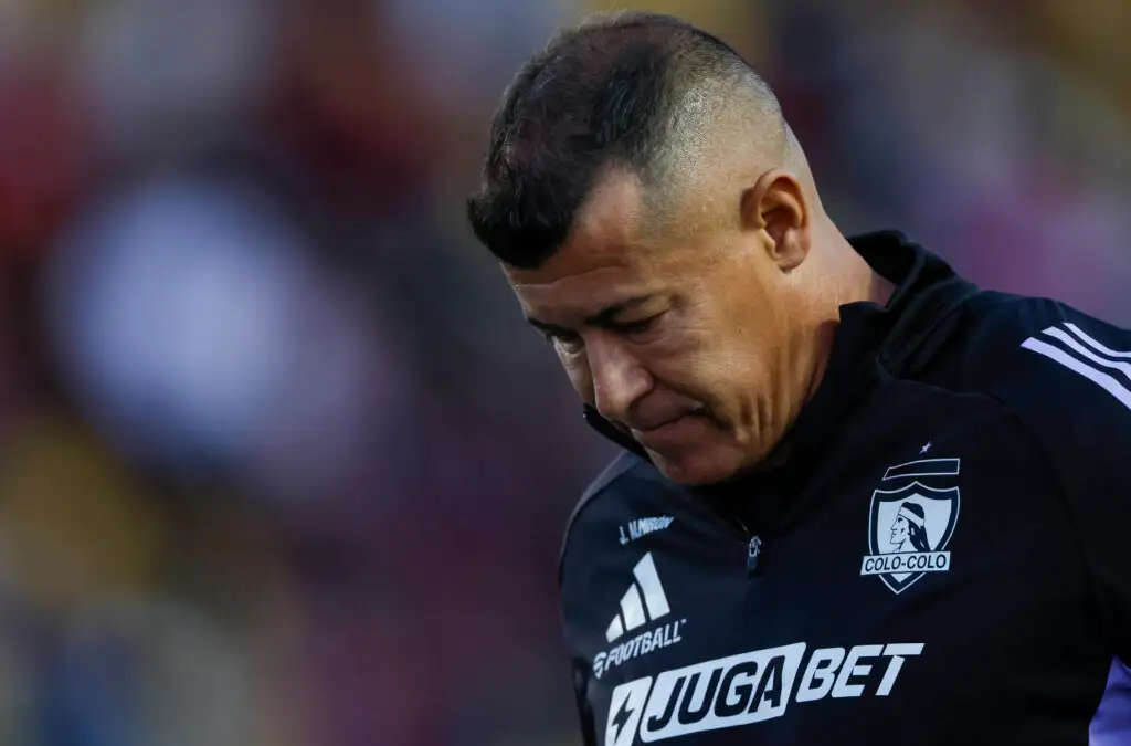 El técnico argentino se encuentra contra las cuerdas y realizó una llamativa confesión sobre la ‘reunión’ con hinchas de Colo-Colo.