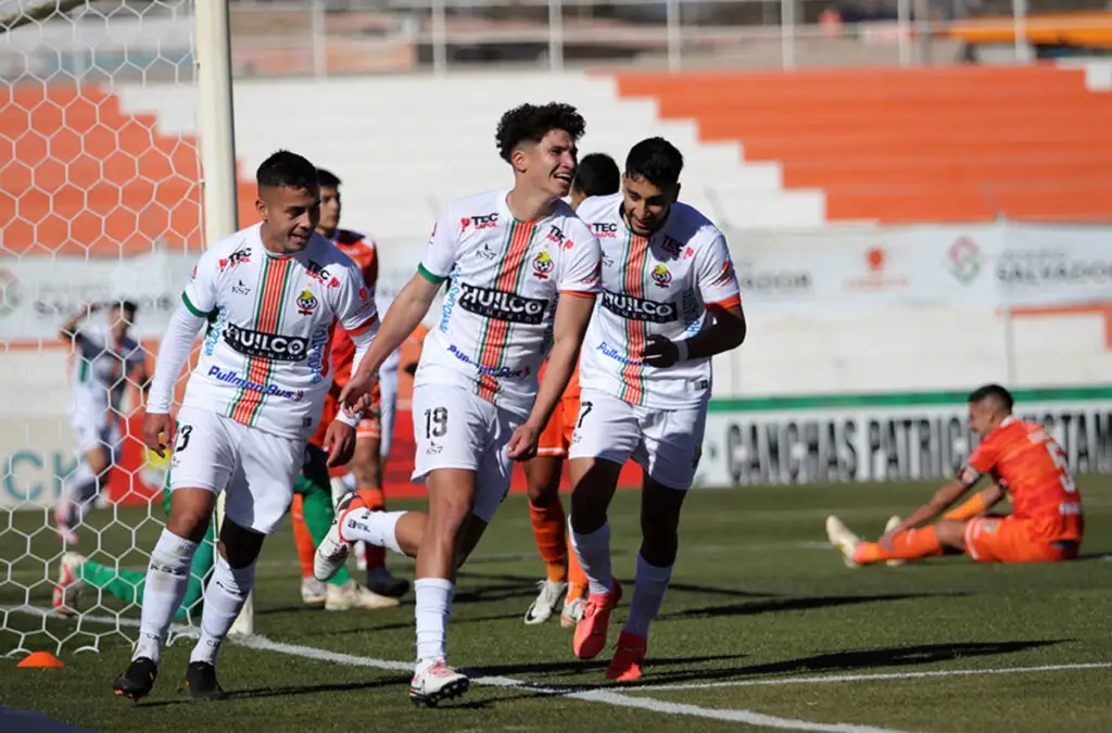 Un vibrante clásico minero se vivió en El Salvador con triunfo para los locales.