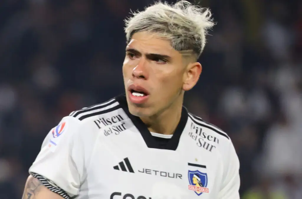 Carlos Palacios fue inhabilitado por la ANFP para jugar por Colo-Colo tras ser liberado de La Roja.